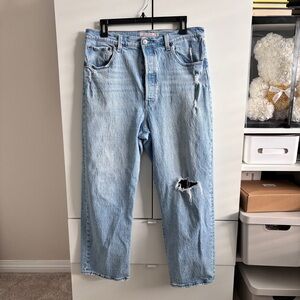 Levi’s Ribcage Straight Ankle Light Blue Distressed Jeans
